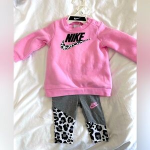 NWT Nike sweatshirt and leggings